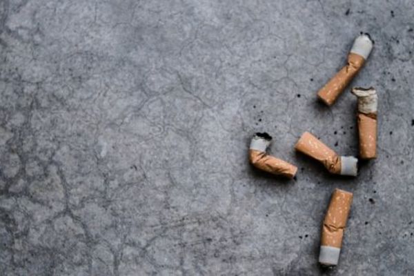 Comment les cendriers extérieurs contribuent-ils à réduire la pollution liée aux mégots de cigarette ?