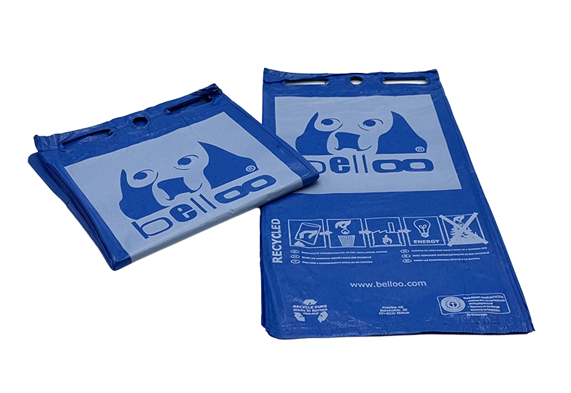 Borse canine blu universali Borse canine blu su sfondo bianco.