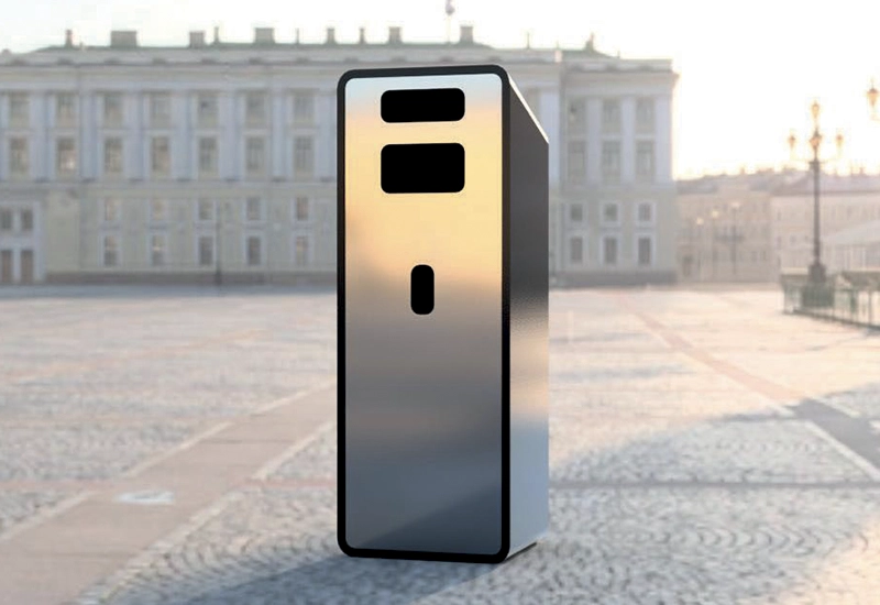 Cestino in acciaio di strada La cestino della strada in acciaio moderno può su un quadrato.