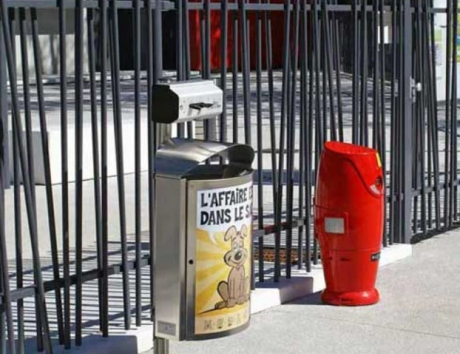 Bag dispenser and street bin